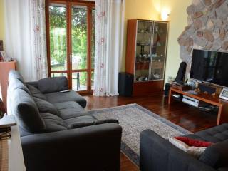 Villa bifamiliare in vendita a lucca via di muletto