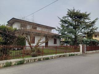 Villa in in vendita da privato a villafranca di verona via valle, 41