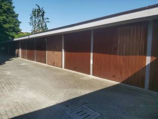 Garage in vendita a cesano boscone via monte grappa, 9