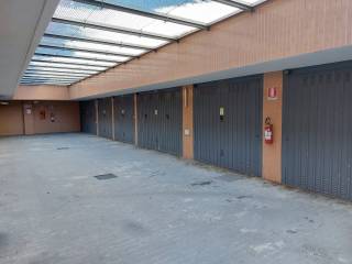 Garage in vendita a milano via carlo armellini, 7