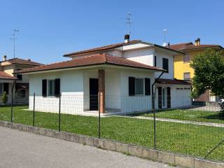 Villa in in vendita da privato a brembio via vittorio veneto, 81