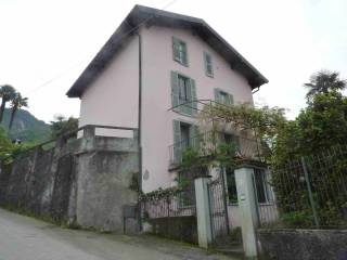 Villa in vendita a porto valtravaglia via torre, 20