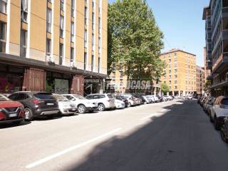 Garage in vendita a bologna via giovanni brugnoli