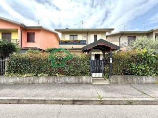 Villa in vendita a massalengo via caduti di nassiriya