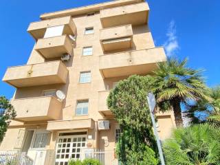 Appartamento in affitto a palermo via villa giocosa, 4h