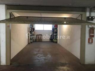 Garage in vendita a roma via pietro de francisci, 26