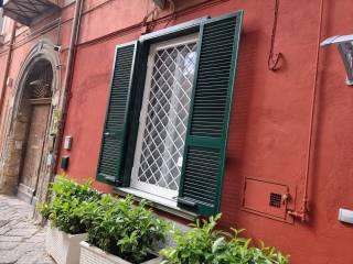 Appartamento in affitto a napoli vico santa maria apparente