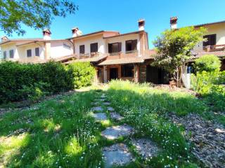Villa a schiera in vendita a carugo 