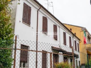 Casa indipendente in vendita a bondeno via della libertà 34