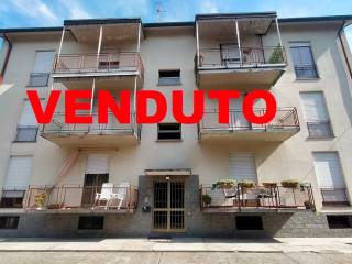 Appartamento in vendita ad albizzate via ugo foscolo, 5