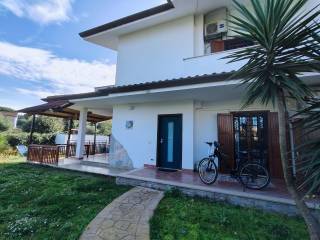Villa bifamiliare in in affitto da privato a sabaudia via sirio, 39