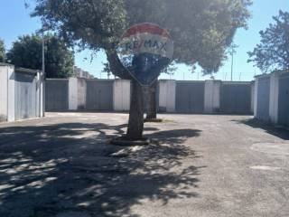 Garage in vendita a modugno via lombardia, 89
