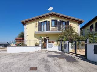 Villa in vendita a montesilvano contrada san giovanni, 34