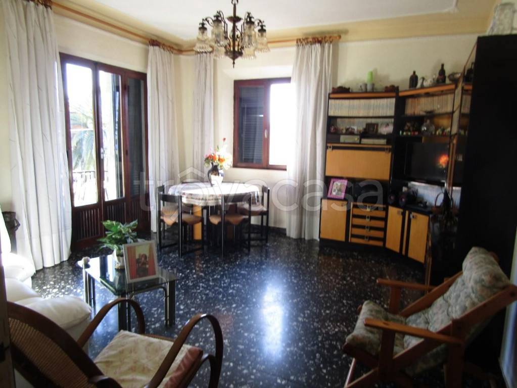 casa indipendente in vendita a Carrara in zona Avenza