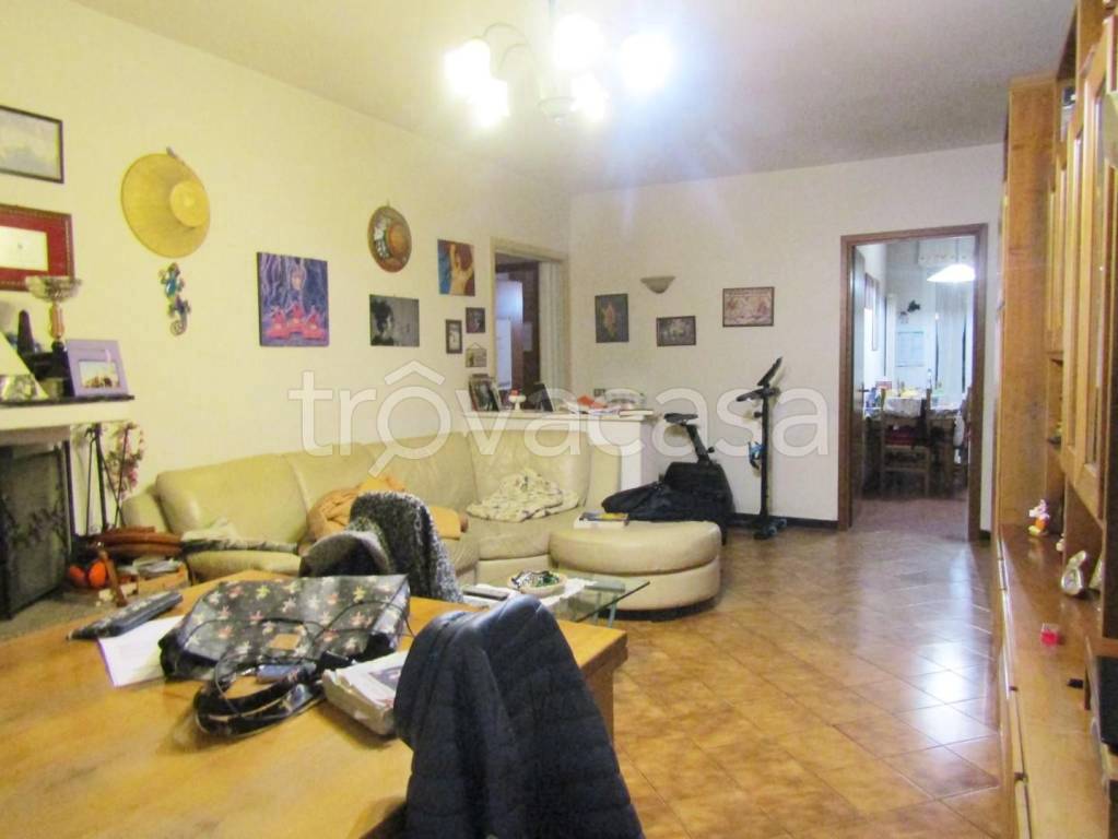 appartamento in vendita a Carrara in zona Avenza