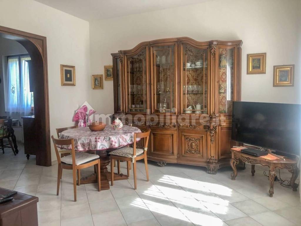 casa indipendente in vendita a Carrara in zona Avenza