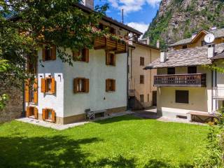 Casa indipendente in vendita a campodolcino via corti