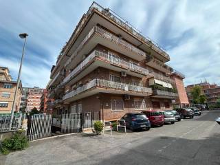 Garage in vendita a roma viale spartaco, 86