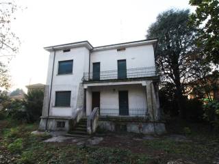 Villa in vendita a cassago brianza via martiri della libertà
