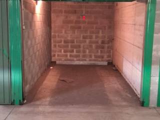 Garage in vendita a parma via goito