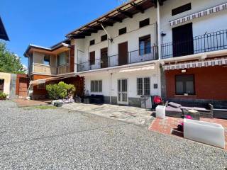 Casa indipendente in vendita a benna via biella, 23