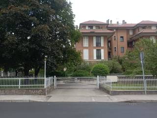 Garage in vendita a segrate viale san carlo, 14