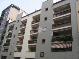 Garage in vendita a milano via guido cavalcanti, 6