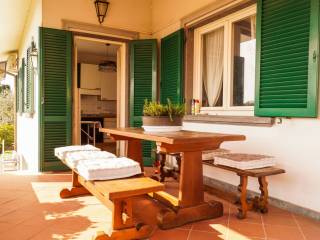 Villa bifamiliare in affitto a pietrasanta via piave