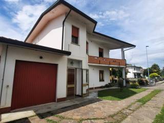 Appartamento in vendita a canaro via b. brodolini, 47