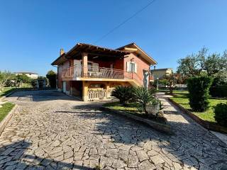 Villa in vendita ad aprilia via travignolo