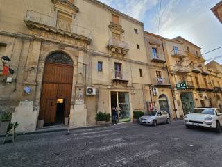 Appartamento in vendita a enna via roma, 314