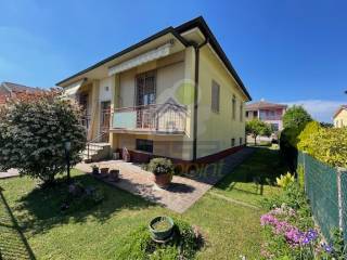 Casa indipendente in vendita a caorso via i maggio