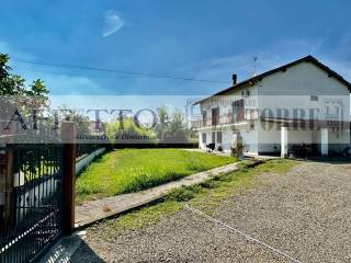 Villa bifamiliare in vendita ad alessandria via remotti