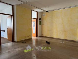 Ufficio in affitto a rovereto via vittorio veneto, 5
