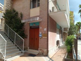 Ufficio in in affitto da privato a pedaso via giacomo leopardi, 35