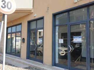 Negozio in affitto a vasto viale perth, 20