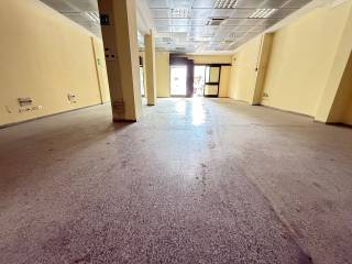 Negozio in affitto a caserta via giulio antonio acquaviva, 36a