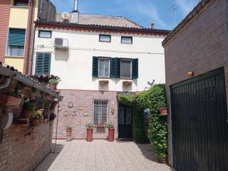 Casa indipendente in in vendita da privato ad argenta piazza della chiesa, 3