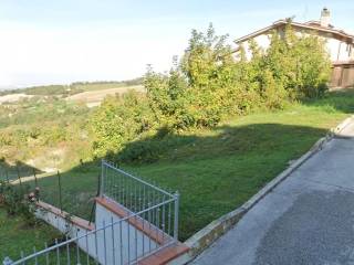 Terreno residenziale all'asta a cingoli via giovanni silvestri, n. snc