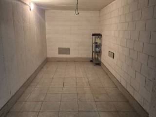 Garage in vendita a cormano via cesare acquati, 24