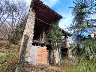 Rustico in vendita a lesa via san bartolomeo