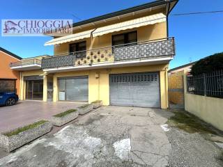 Casa indipendente in vendita a chioggia via papa giovanni xxiii, 13