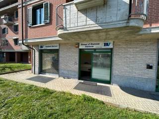 Negozio in affitto a valenza via noce, 19