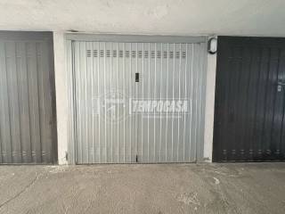 Garage in vendita a lissone viale riva 2