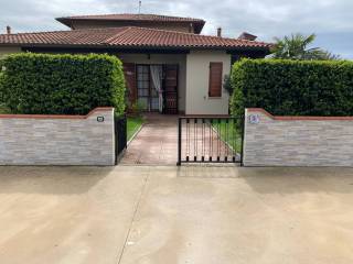 Villa a schiera in affitto a comacchio viale degli scacchi, 18