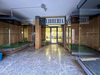 Negozio in affitto a castiglione delle stiviere via giuseppe garibaldi, 6