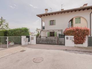 Villa a schiera in vendita a caorle piazza pier paolo pasolini, 15/4