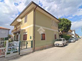 Casa indipendente in vendita a giulianova via parenzo, 13