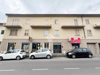 Negozio in affitto a prato via del cilianuzzo, 3