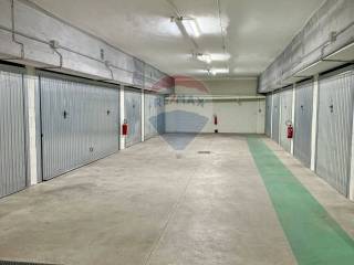 Garage in vendita a milano via giulio carcano, 24